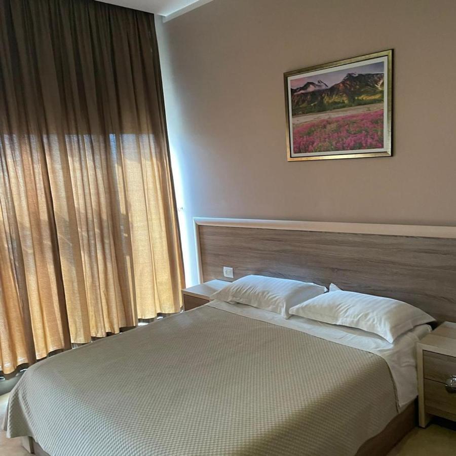Hotel Terminal Tirana Kültér fotó