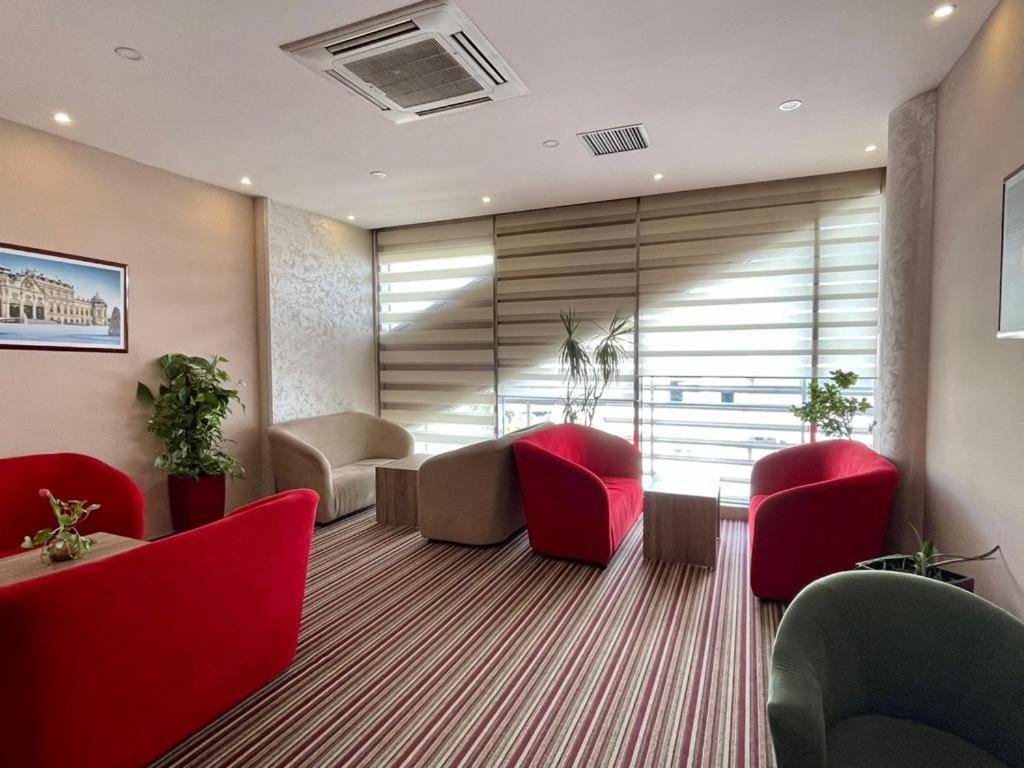 Hotel Terminal Tirana Kültér fotó