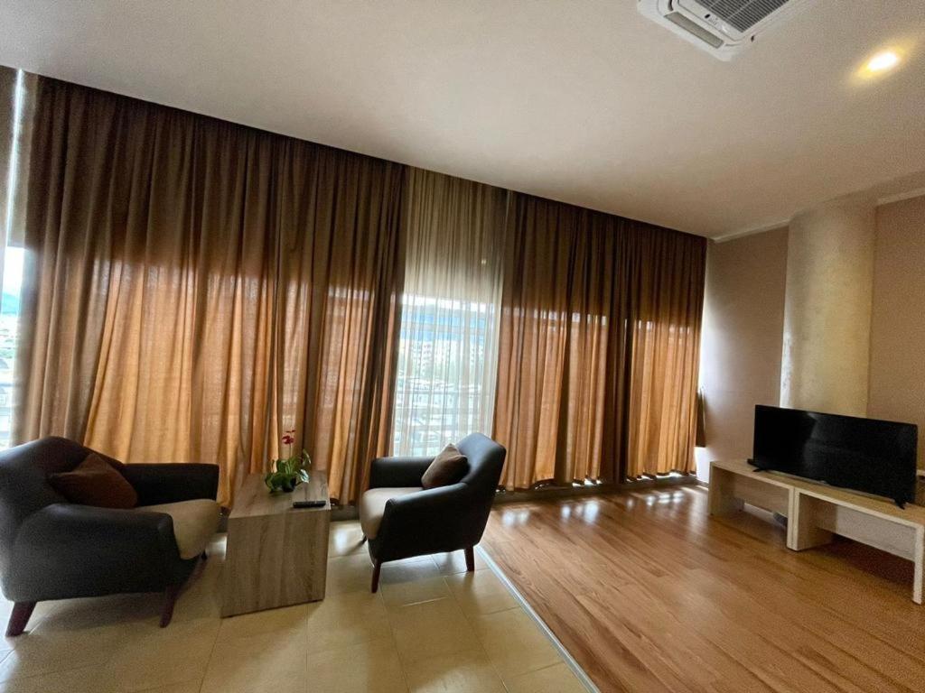 Hotel Terminal Tirana Kültér fotó