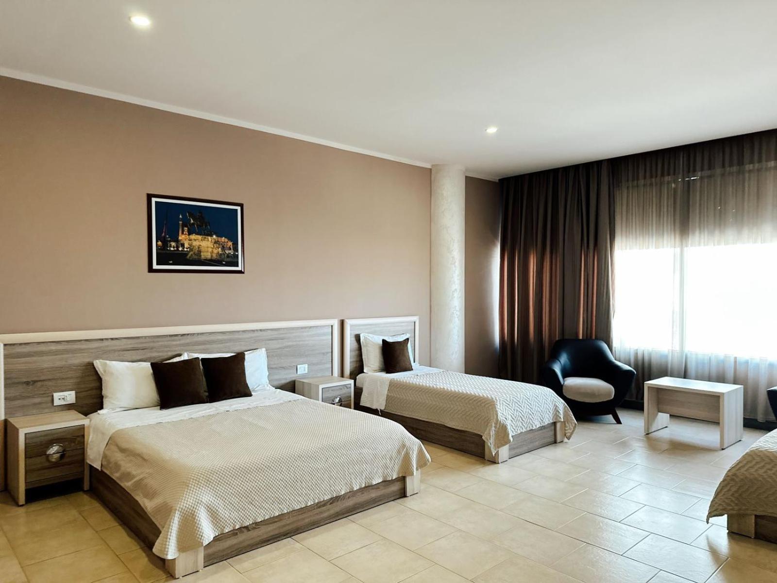 Hotel Terminal Tirana Kültér fotó