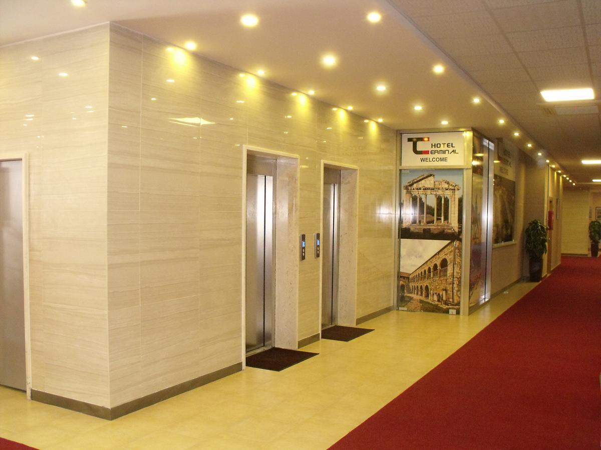 Hotel Terminal Tirana Kültér fotó