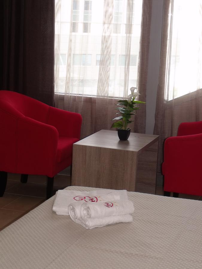 Hotel Terminal Tirana Kültér fotó