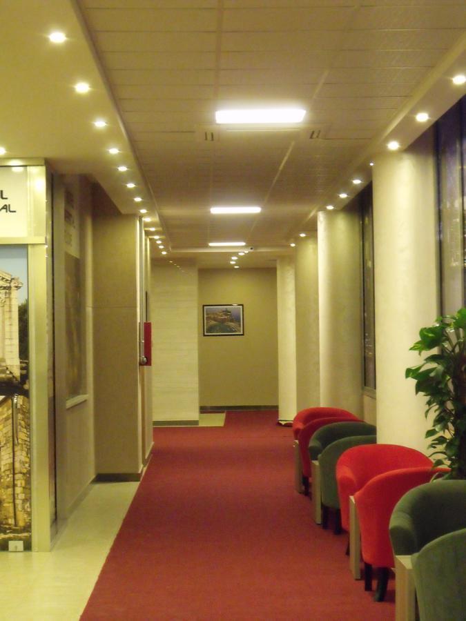 Hotel Terminal Tirana Kültér fotó