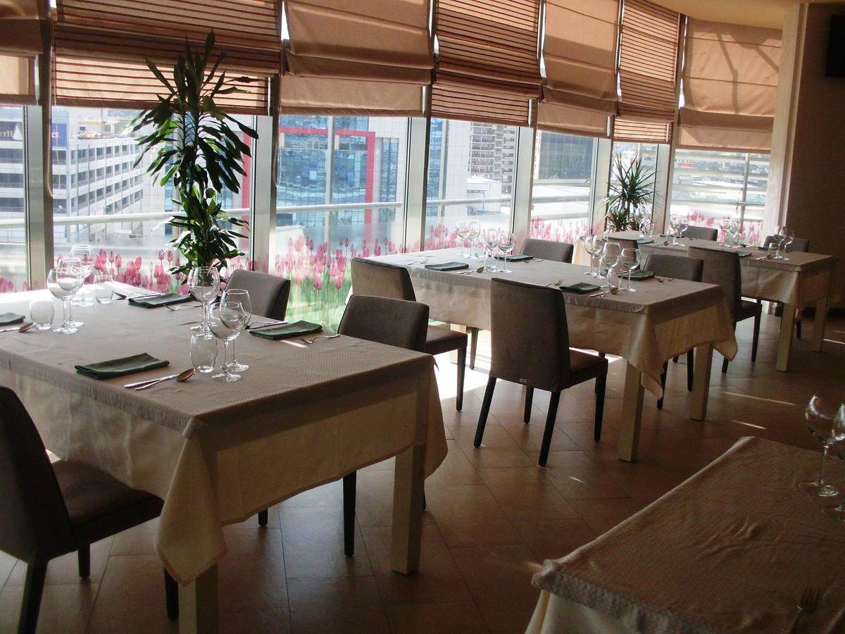 Hotel Terminal Tirana Kültér fotó