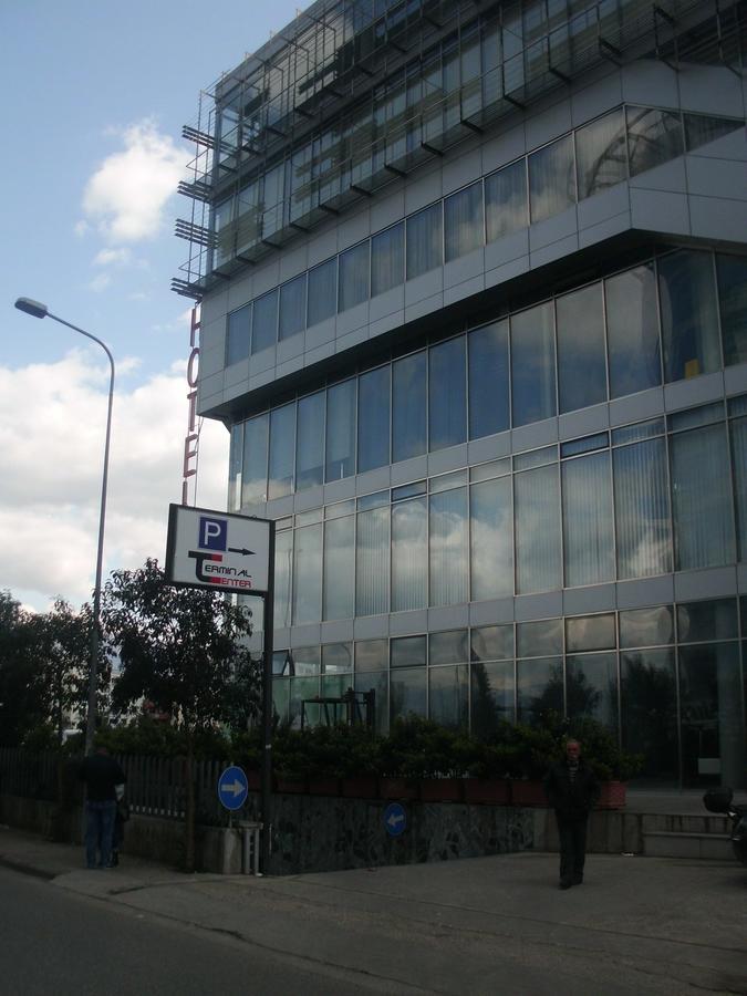 Hotel Terminal Tirana Kültér fotó