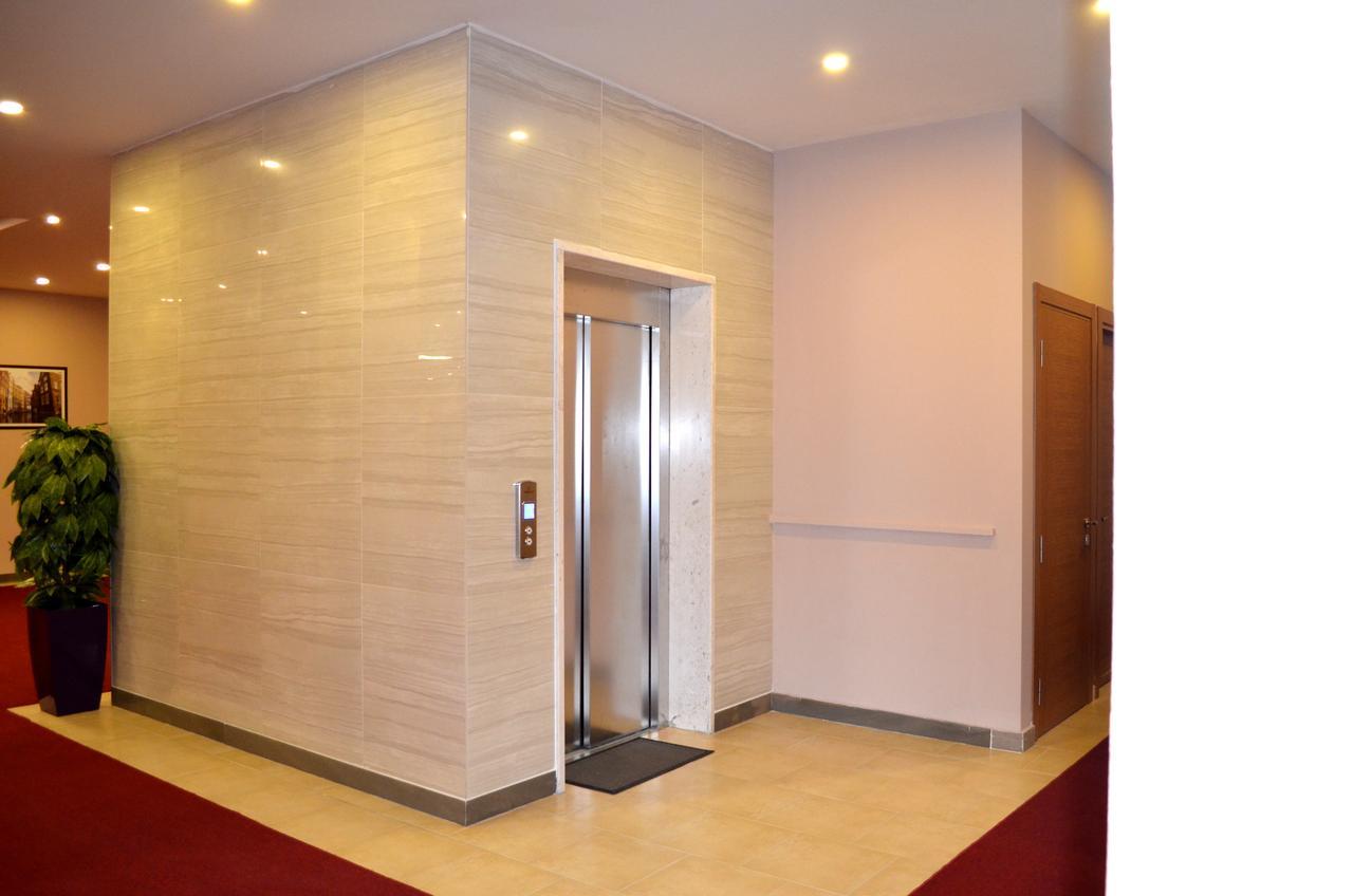Hotel Terminal Tirana Kültér fotó