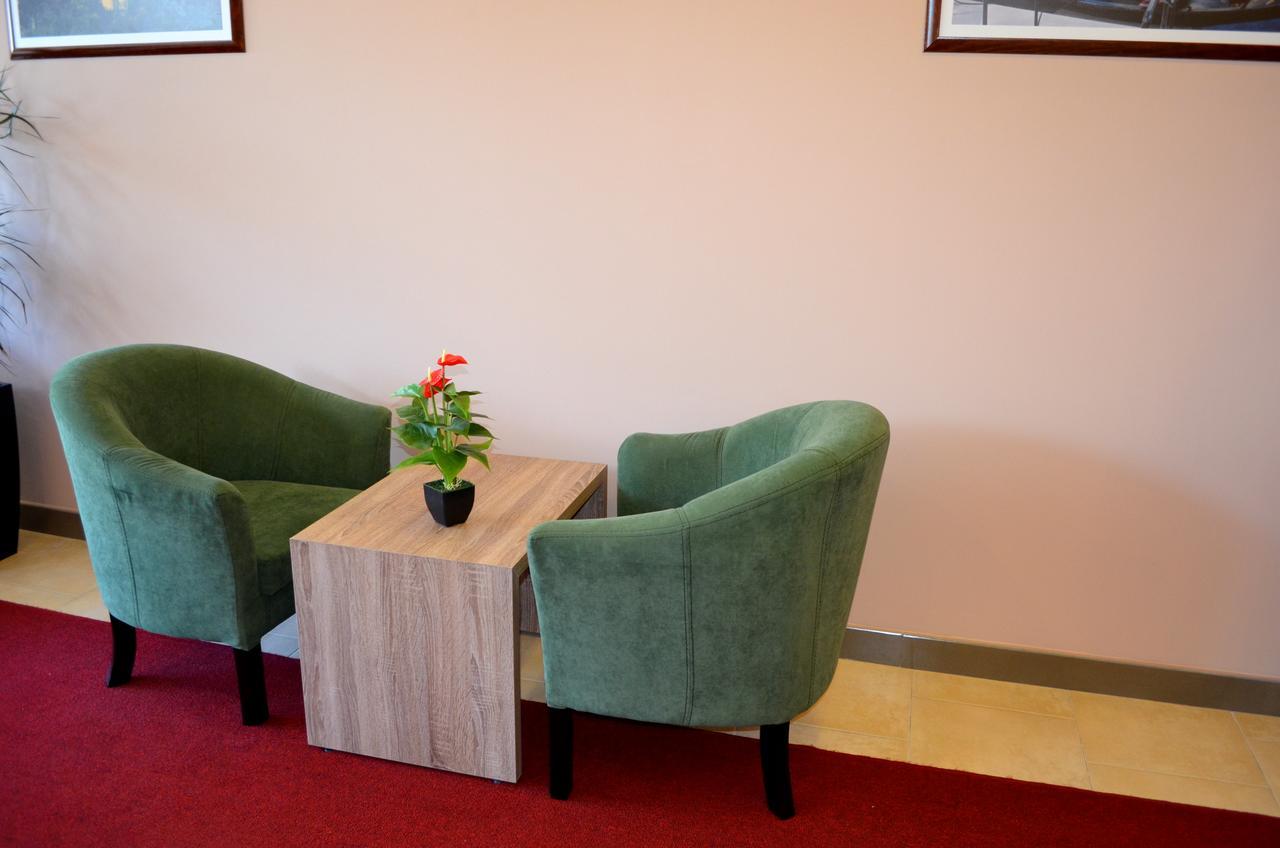 Hotel Terminal Tirana Kültér fotó