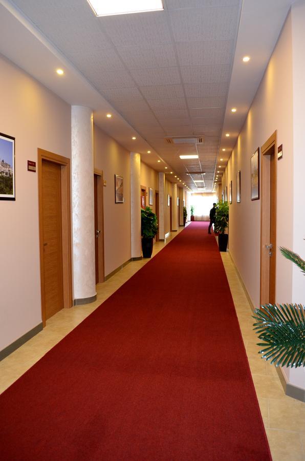 Hotel Terminal Tirana Kültér fotó